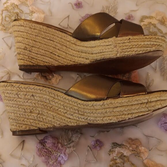 Footcandy Gold Wedge Sandals with Cross-Strap Design And Rope Sole.Beachy. - Picture 6 of 10